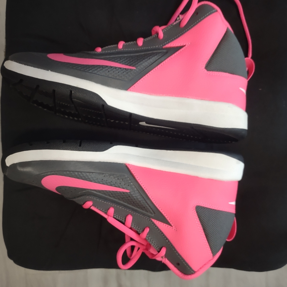 Nike - Picture 5 of 16